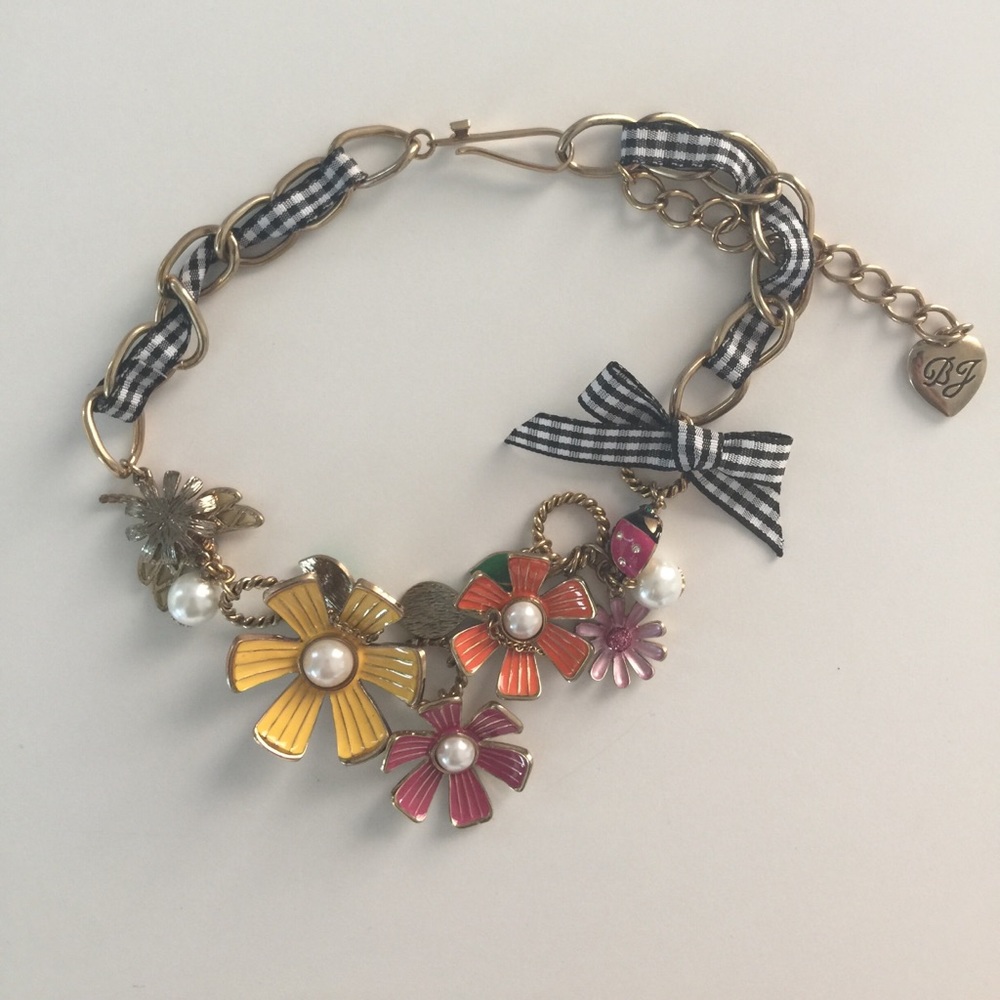 Pretty floral  Betsey Johnson necklace